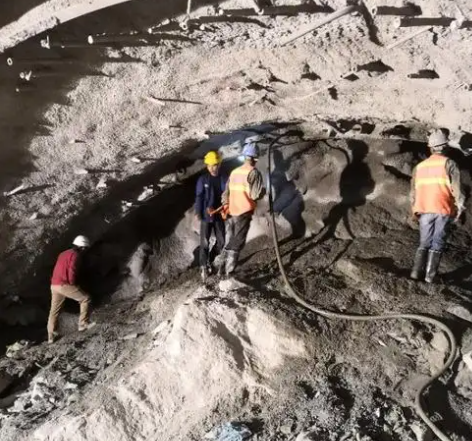 青白江拱顶带模注浆料的施工流程及注意事项